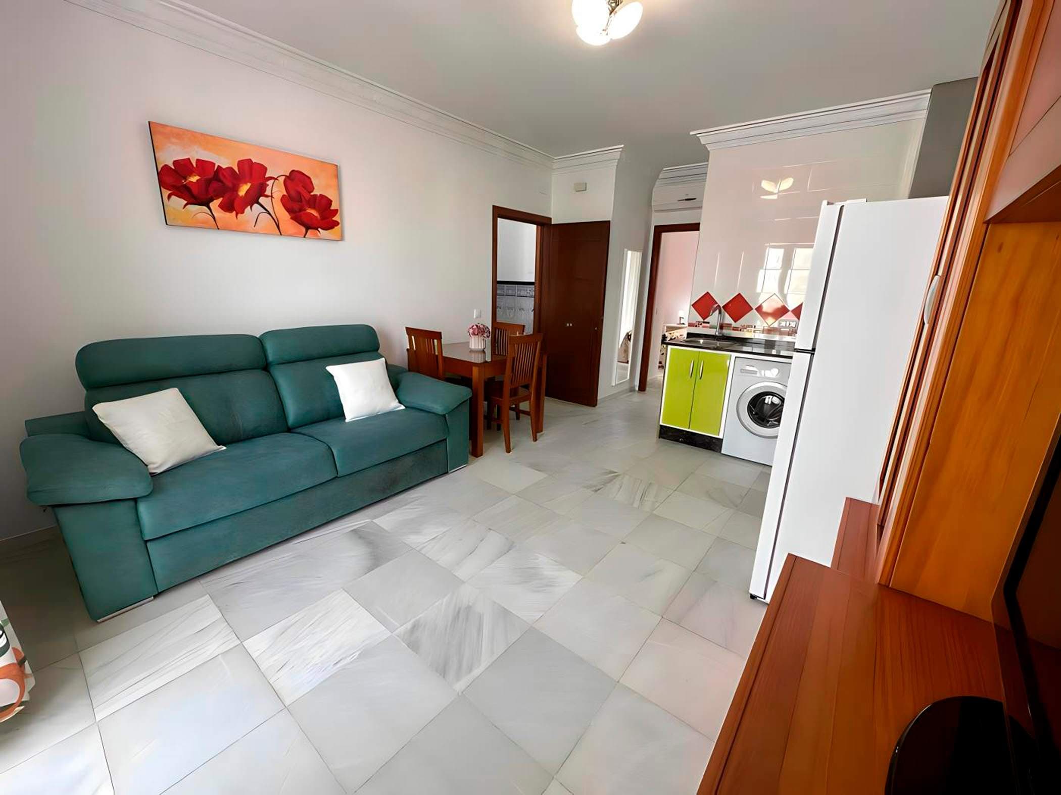 Apartamento con balcon y vistas al mar - image 1