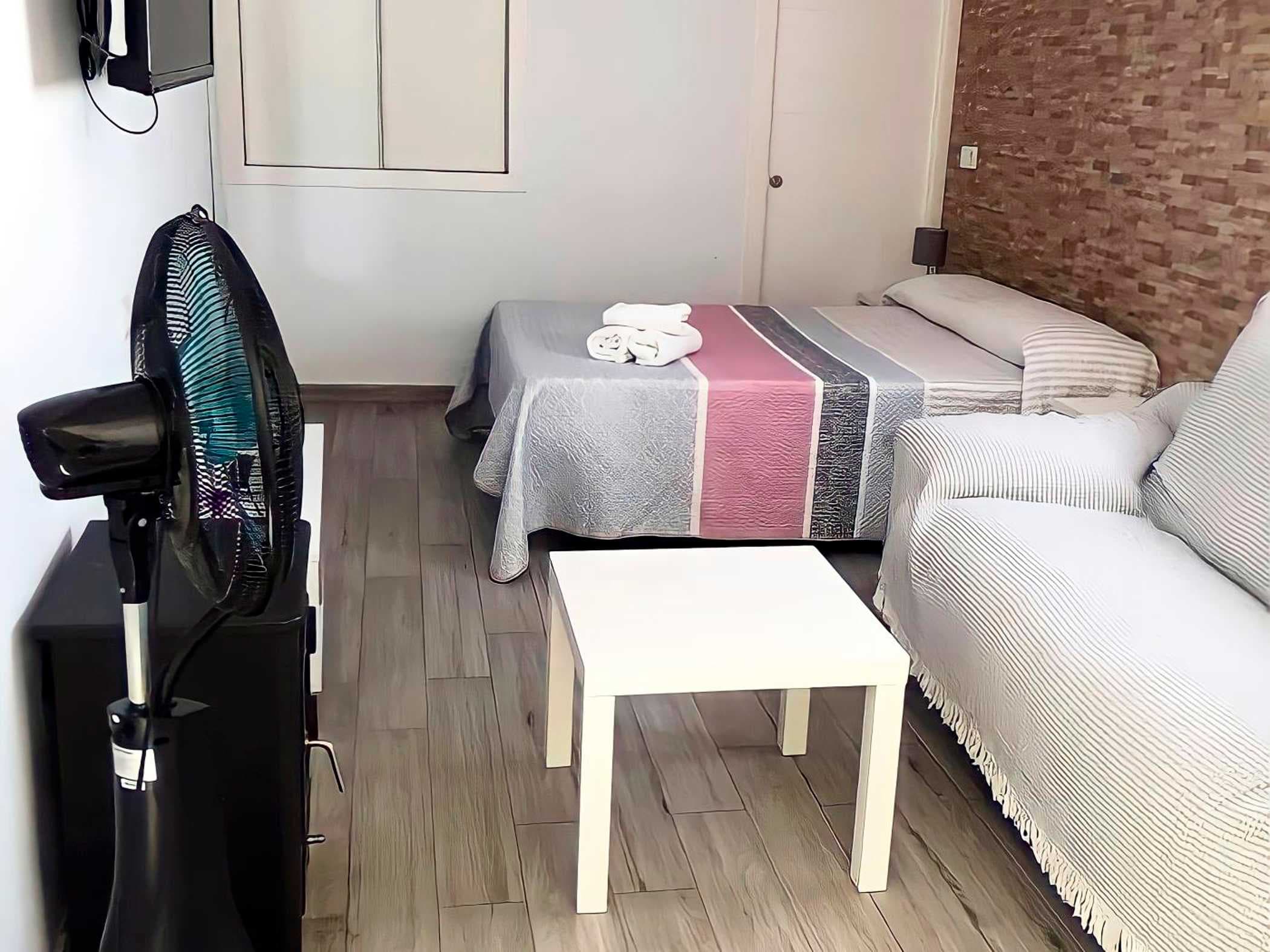 Estudio con terraza para familias y parejas-B - image 2