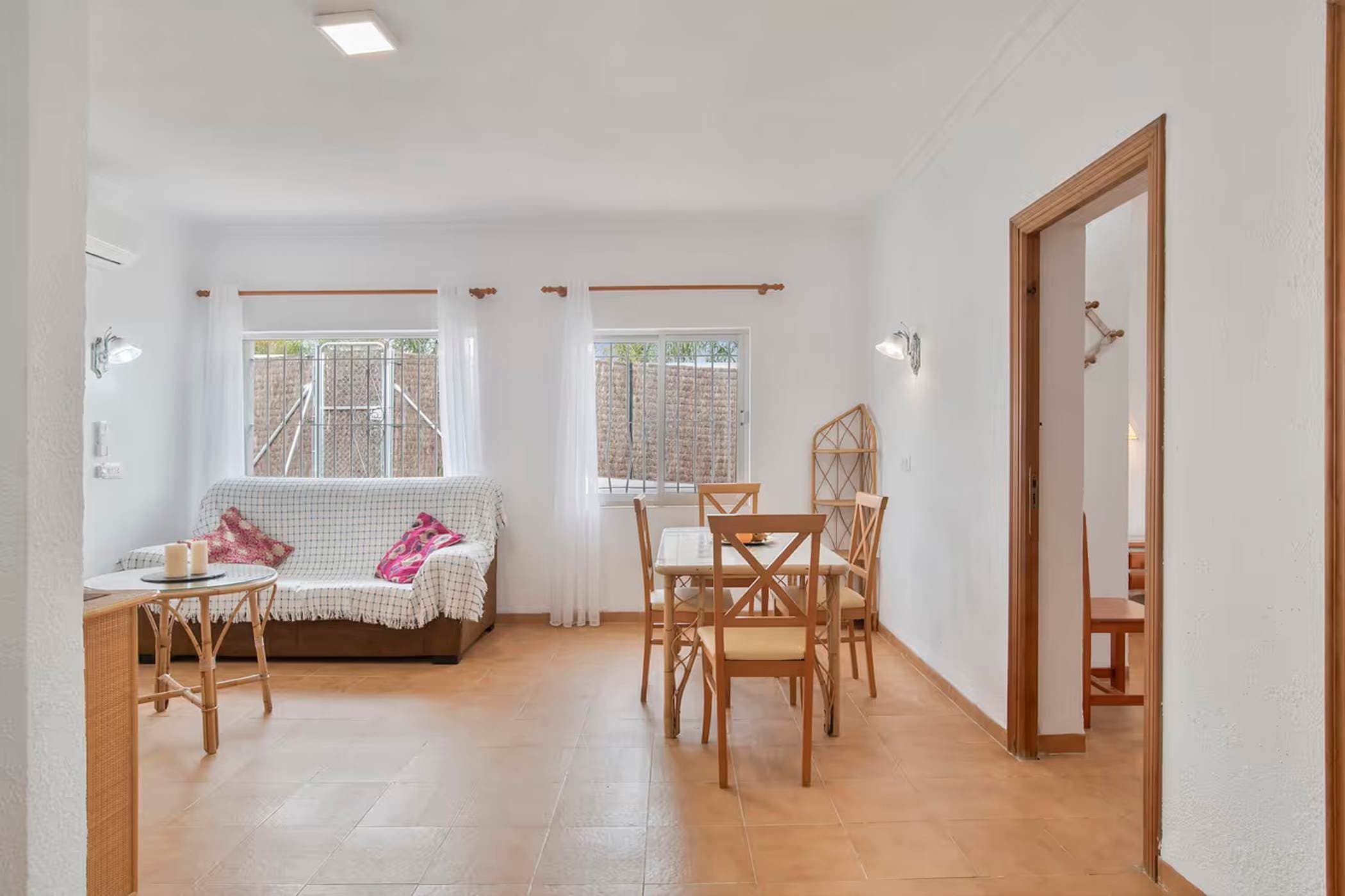 Apartamento con piscina compartida, Wi-Fi - image 2