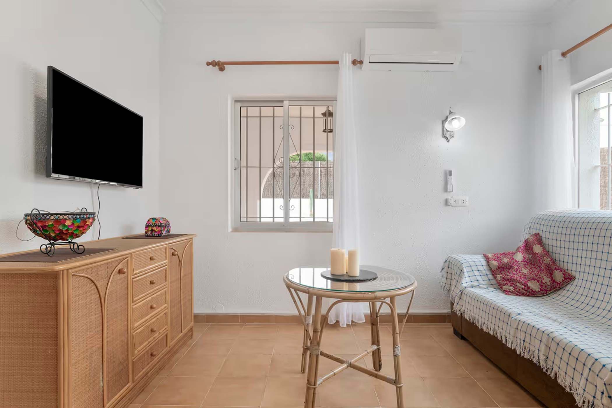 Apartamento con piscina compartida, Wi-Fi - image 3