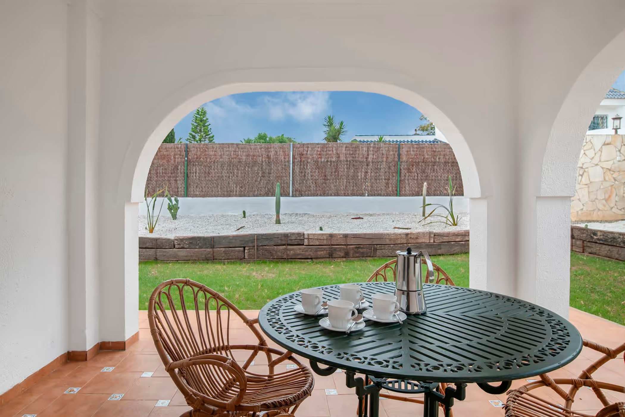 Apartamento con piscina compartida, Wi-Fi - image 1