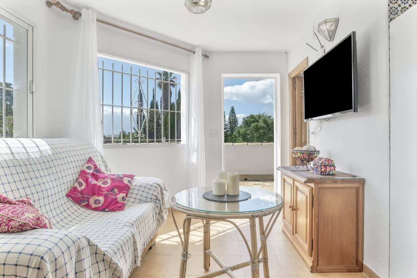 Apartamento con piscina compartida, Wi-Fi y aire acondicionado - image 2