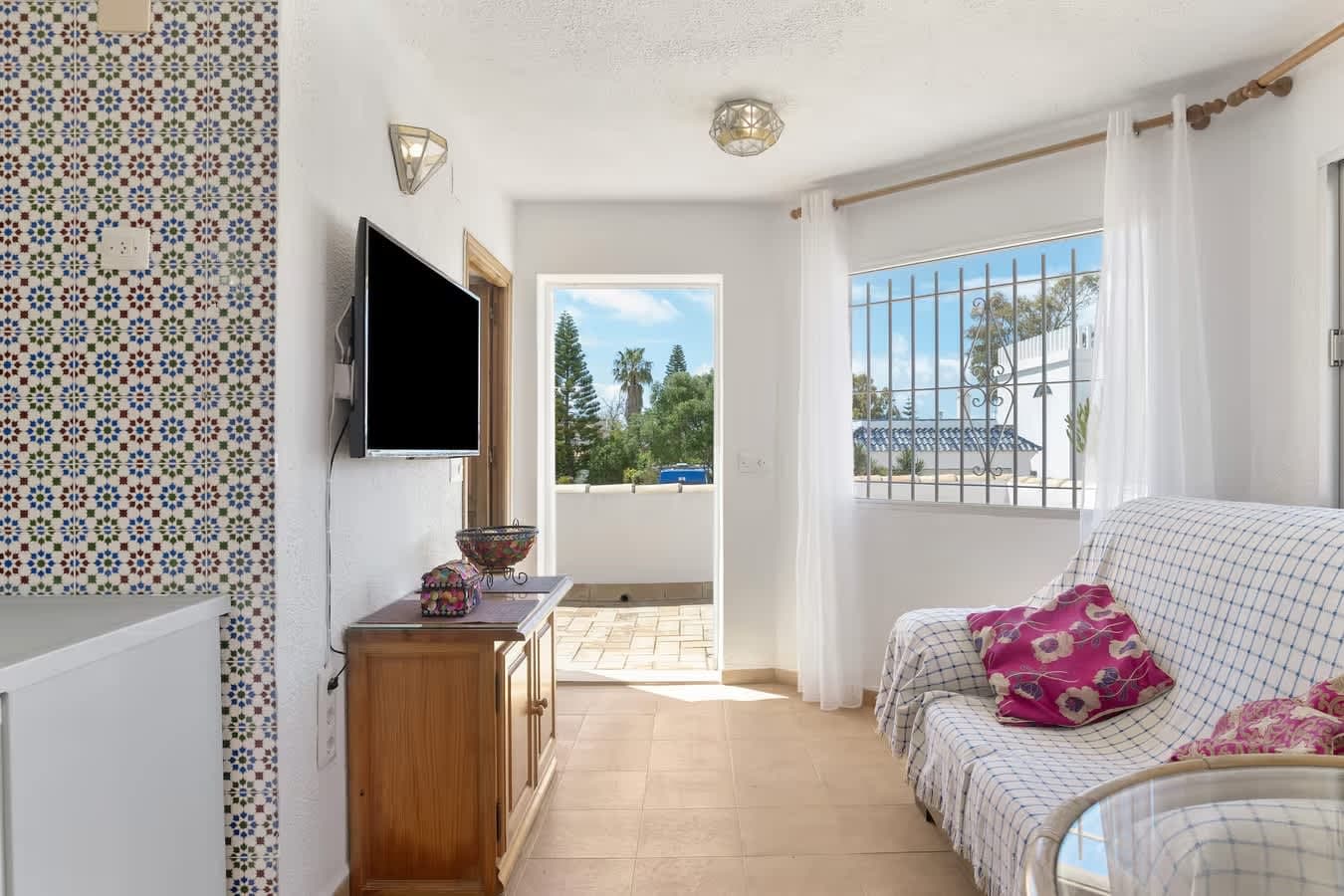 Apartamento con piscina compartida, lugar central - image 1