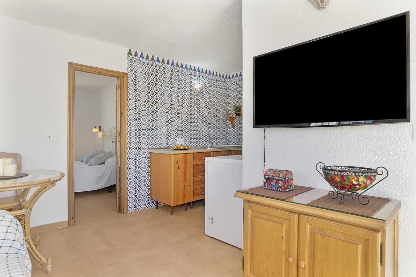 Apartamento con piscina compartida, lugar central - image 2